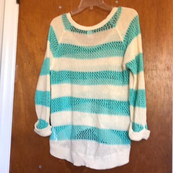 Adorable Roxy Sweater! Size Large! 🌊☀️ - Picture 6 of 7